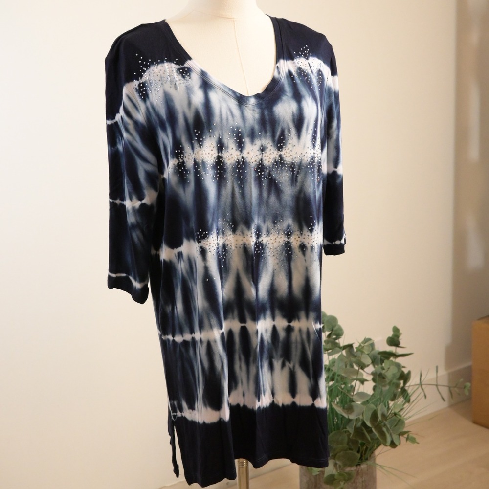 Thomas & Olivia Navy Tie Dye Rhinestone V-Neck Tunic Top Large